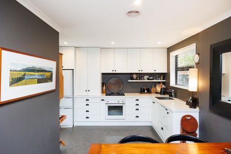 Photo of property in 8 Earl Place, Hokowhitu, Palmerston North, 4410