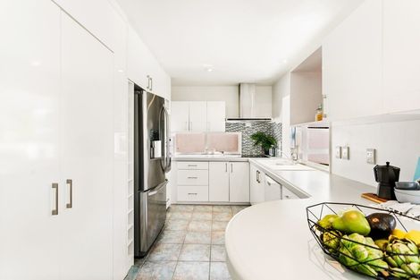 Photo of property in 21 Renoir Street, West Harbour, Auckland, 0618