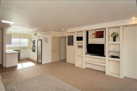 Photo of property in 28 Carlas Way, Ranui, Auckland, 0612