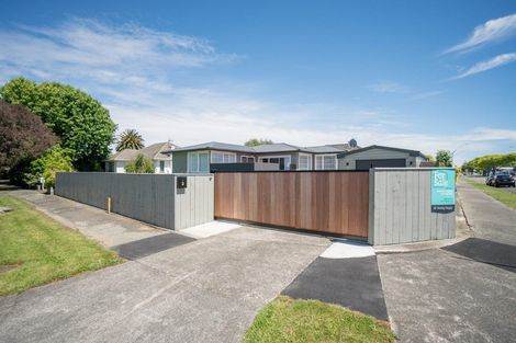 Photo of property in 2 Chester Crescent, West End, Palmerston North, 4410