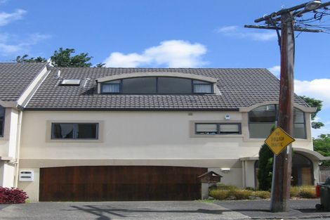 Photo of property in 4/2 Otahuri Crescent, Greenlane, Auckland, 1051