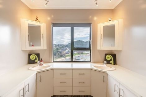 Photo of property in 2/18 Sailmaker Close, Whitby, Porirua, 5024