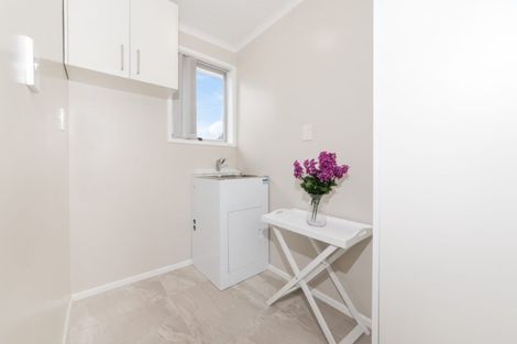 Photo of property in 10 Killington Crescent, Mangere, Auckland, 2022