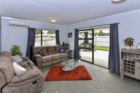Photo of property in 3a Nerissa Place, Randwick Park, Auckland, 2105