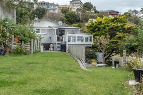 Photo of property in 13 Denholm Road, Hospital Hill, Napier, 4110