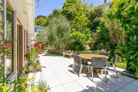 Photo of property in 60 Glen Road, Kelburn, Wellington, 6012