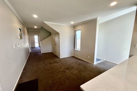 Photo of property in 21 Stitchbird Crescent, Papakura, 2110