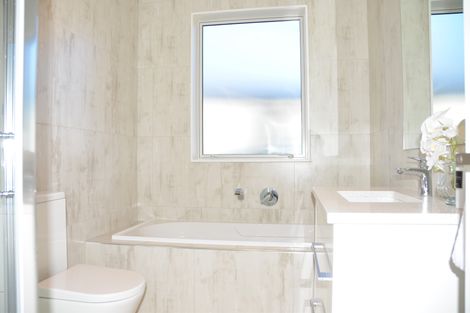 Photo of property in 98 Godfrey Drive, Orewa, 0931