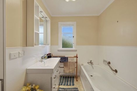 Photo of property in 87 Queen Street, Waitara, 4320