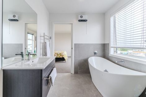 Photo of property in 5 Okahau Terrace, Warrington, 9471