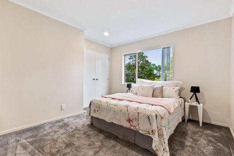 Photo of property in 20 Quincey Place, Massey, Auckland, 0614