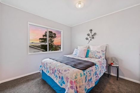 Photo of property in 5 Flaunty Place, West Harbour, Auckland, 0618