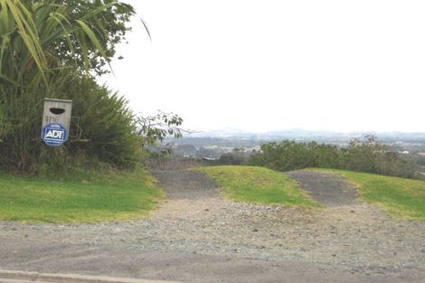 Photo of property in 376 Glenfield Road, Glenfield, Auckland, 0629