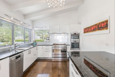 Photo of property in 98 Tindalls Bay Road, Tindalls Beach, Whangaparaoa, 0930