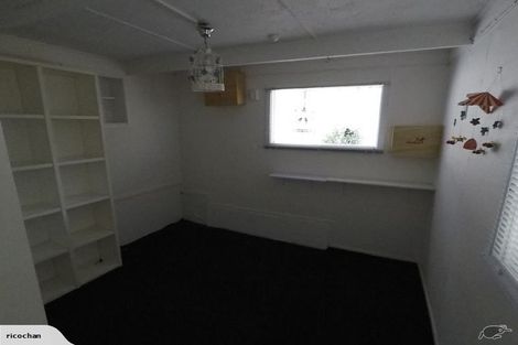 Photo of property in 32 Peter Terrace, Castor Bay, Auckland, 0620