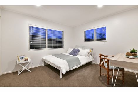 Photo of property in 168 Centreway Road, Orewa, 0931