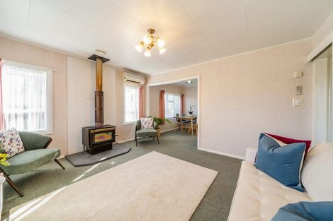 Photo of property in 4 Heretaunga Square, Silverstream, Upper Hutt, 5019