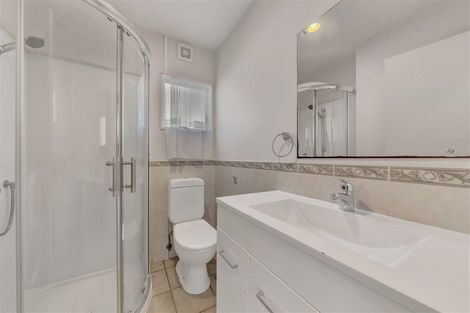 Photo of property in 2/57 Gladstone Road, Northcote, Auckland, 0627