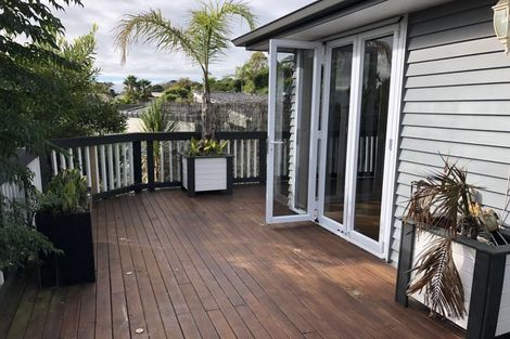 Photo of property in 14 Tiri View Place, Waiake, Auckland, 0630
