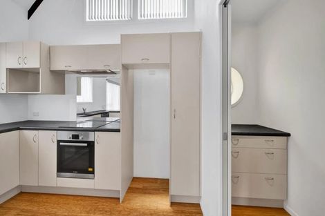 Photo of property in 13 Ambury Place, Merrilands, New Plymouth, 4312