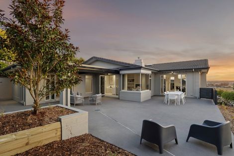 Photo of property in 37 Highcrest Heights, Westmorland, Christchurch, 8025