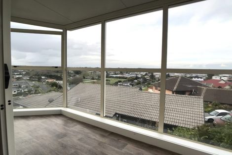 Photo of property in 16 Mcfetridge Place, Hillcrest, Auckland, 0627