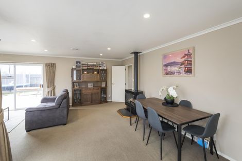 Photo of property in 31 Strachan Way, Highbury, Palmerston North, 4412