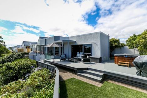 Photo of property in 401 Devon Street East, Strandon, New Plymouth, 4312