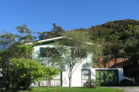 Photo of property in 8 Bogle Grove, Stokes Valley, Lower Hutt, 5019