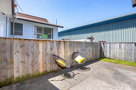 Photo of property in 176a Queens Drive, Lyall Bay, Wellington, 6022