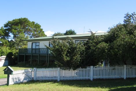 Photo of property in 6 Kayle Glen, West Harbour, Auckland, 0618