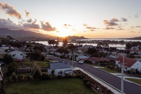 Photo of property in 8a Gilmour Street, Raglan, 3225