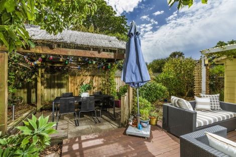 Photo of property in 9a Hanlon Crescent, Narrow Neck, Auckland, 0624