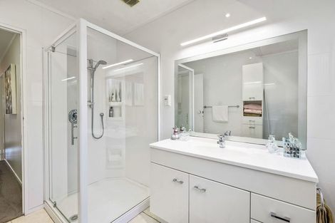 Photo of property in 1 Elcoat Avenue, Henderson, Auckland, 0612