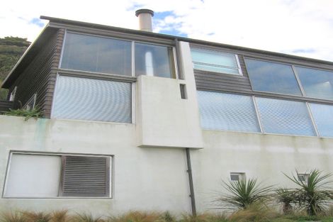 Photo of property in 28 Owhiro Bay Parade, Owhiro Bay, Wellington, 6023