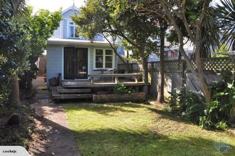 Photo of property in 23 Moir Street, Mount Victoria, Wellington, 6011