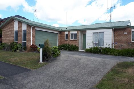 Photo of property in 95 Rototuna Road, Rototuna, Hamilton, 3210
