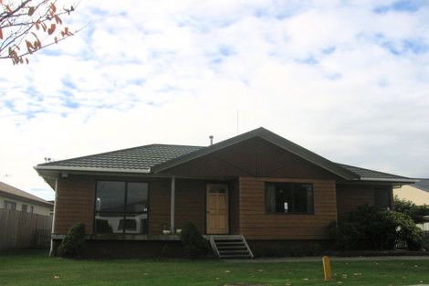 Photo of property in 32 Dalfield Place, Highbury, Palmerston North, 4412