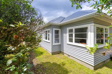 Photo of property in 7 Kiwi Crescent, Tawa, Wellington, 5028