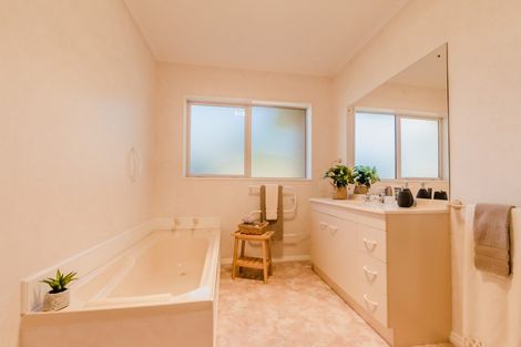 Photo of property in 24 Cedar Drive, Paraparaumu Beach, Paraparaumu, 5032