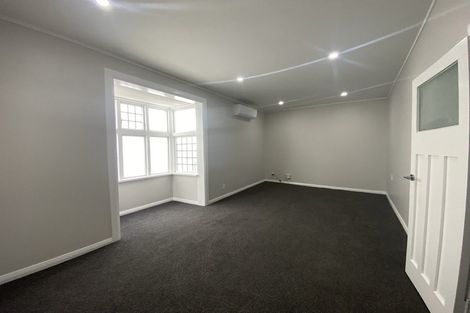 Photo of property in 230 Oriental Parade, Oriental Bay, Wellington, 6011