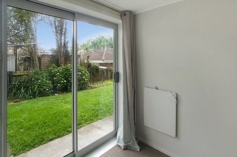 Photo of property in 15 Queen Mary Avenue, New Lynn, Auckland, 0600