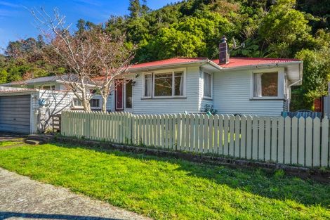 Photo of property in 16 Sunny Grove, Wainuiomata, Lower Hutt, 5014