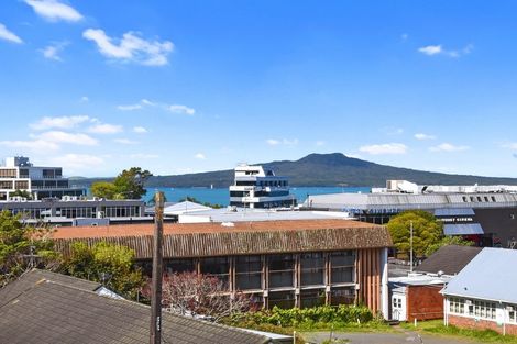 Photo of property in 2b The Terrace, Takapuna, Auckland, 0622