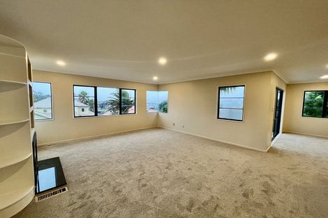 Photo of property in 5 Maidstone Place, Oteha, Auckland, 0632