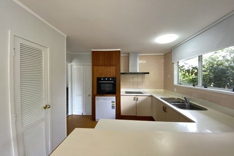 Photo of property in 24 Mirrabooka Avenue, Botany Downs, Auckland, 2010