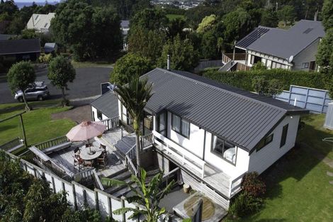 Photo of property in 10 Kaitake Place, Oakura, 4314