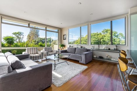 Photo of property in 18a Eastcliffe Road, Castor Bay, Auckland, 0620