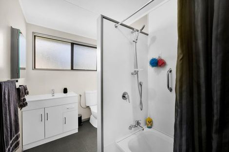 Photo of property in 6a Brixham Place, Merrilands, New Plymouth, 4312