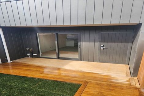 Photo of property in 103 Trias Road, Totara Vale, Auckland, 0629